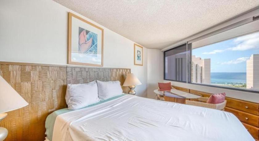 Marina Tower Waikiki Hotel 2*