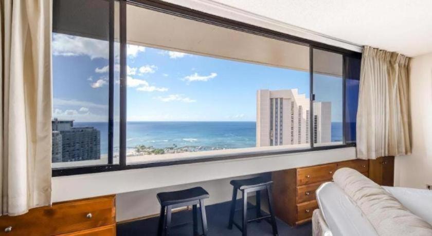 Marina Tower Waikiki Hotel 2*